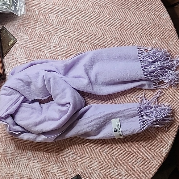Givenchy Cashmere scarf 31x78 inches - Picture 7 of 9